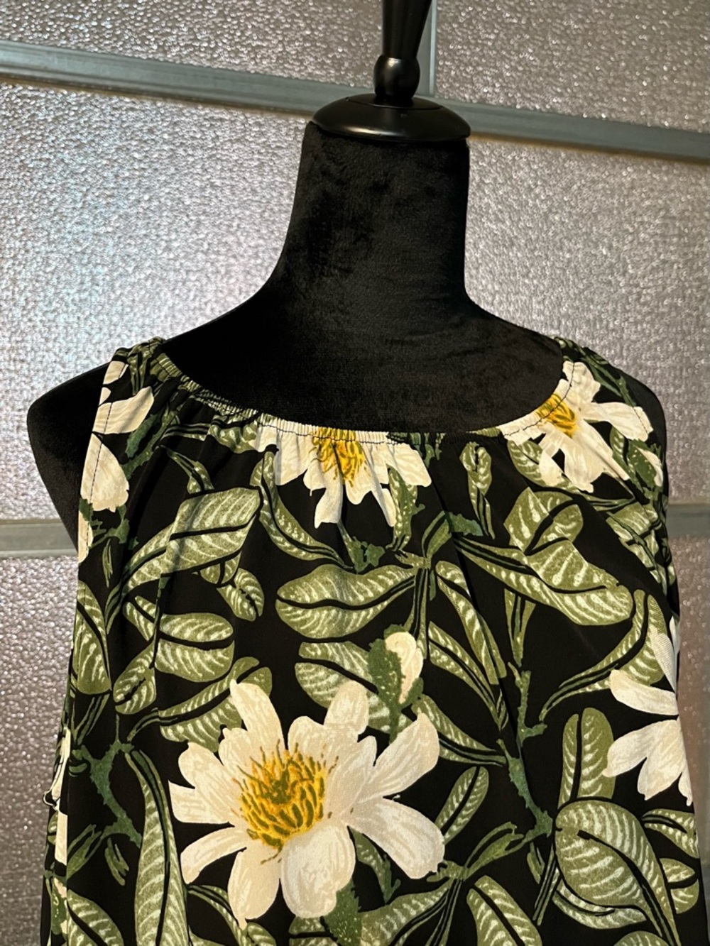 Ann Taylor Black, Green, Yellow & White Floral Sleeveless Blouson Sleeveless Top